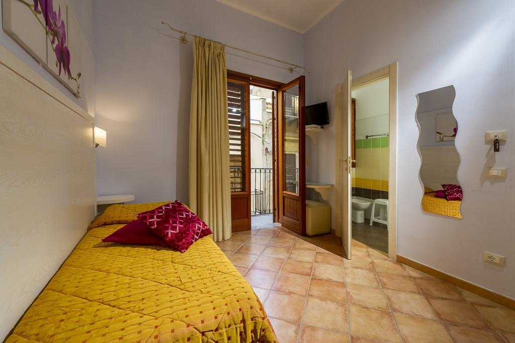 Badia Rooms & Breakfast كاستيلاّماري ديل غو الغرفة الصورة